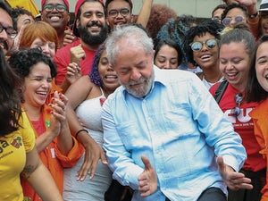 Lula dancing in crowd