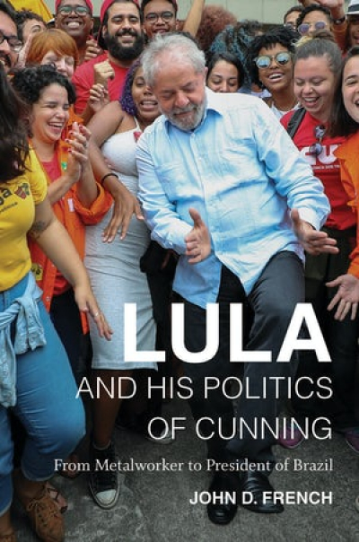 Lula dancing in crowd